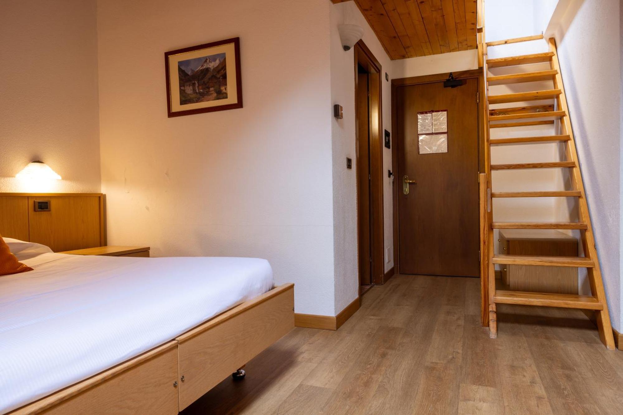 Hotel Petit Tournalin Champoluc Exterior foto