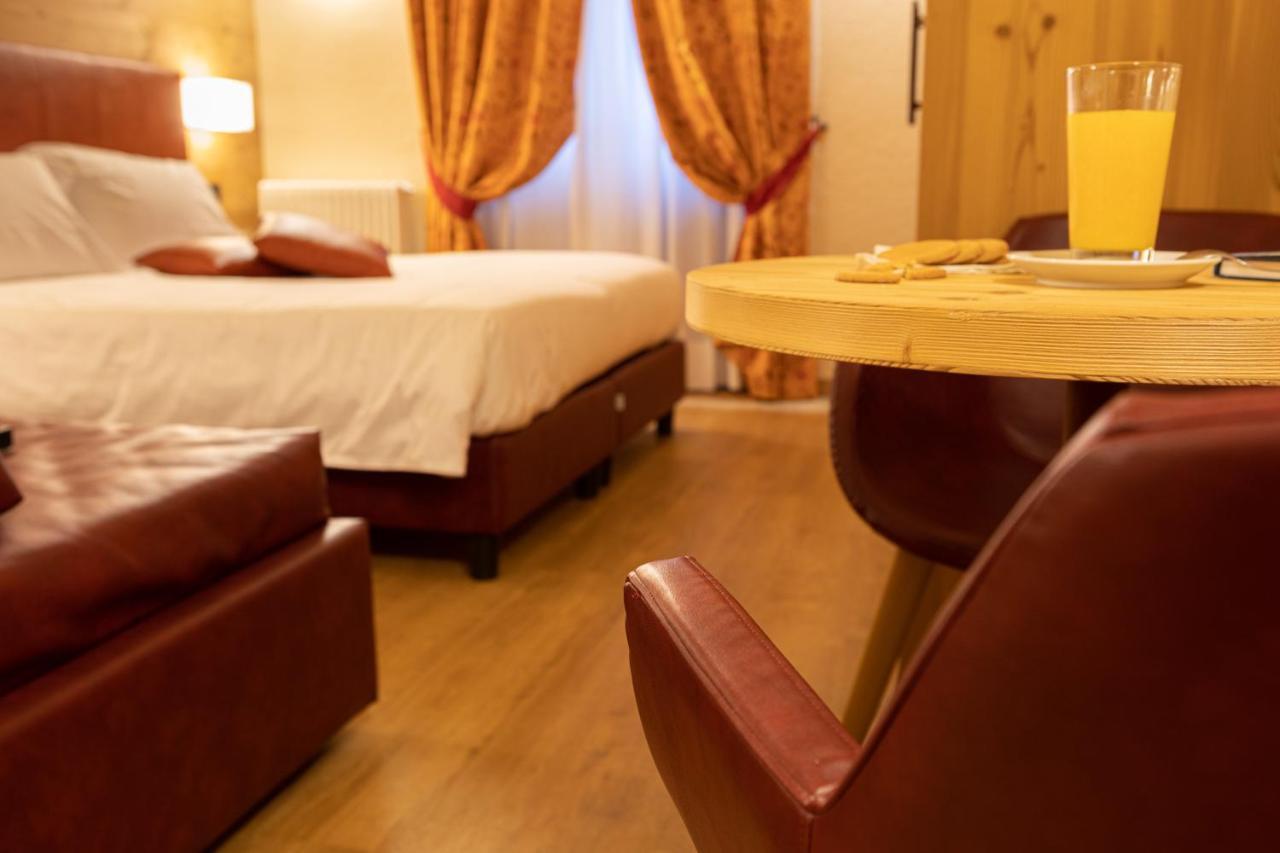 Hotel Petit Tournalin Champoluc Exterior foto
